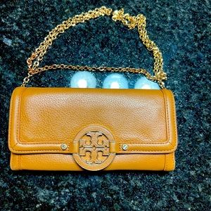 TORY BURCH AUTHENTIC (NOT OUTLET BRAND) original Tory Burch line. Beautiful